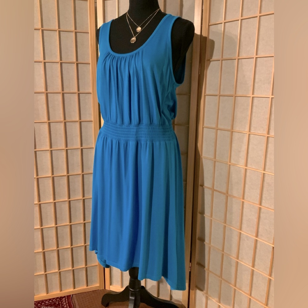 New Directions - Blu color elastic waist, long bottom shorter front dress. Sz L